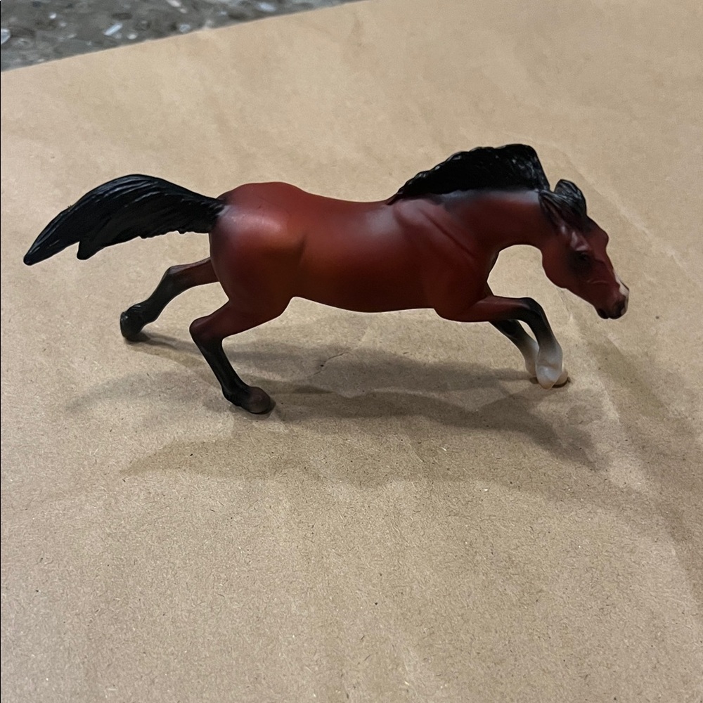 Breyer stablemate Bay running stallion